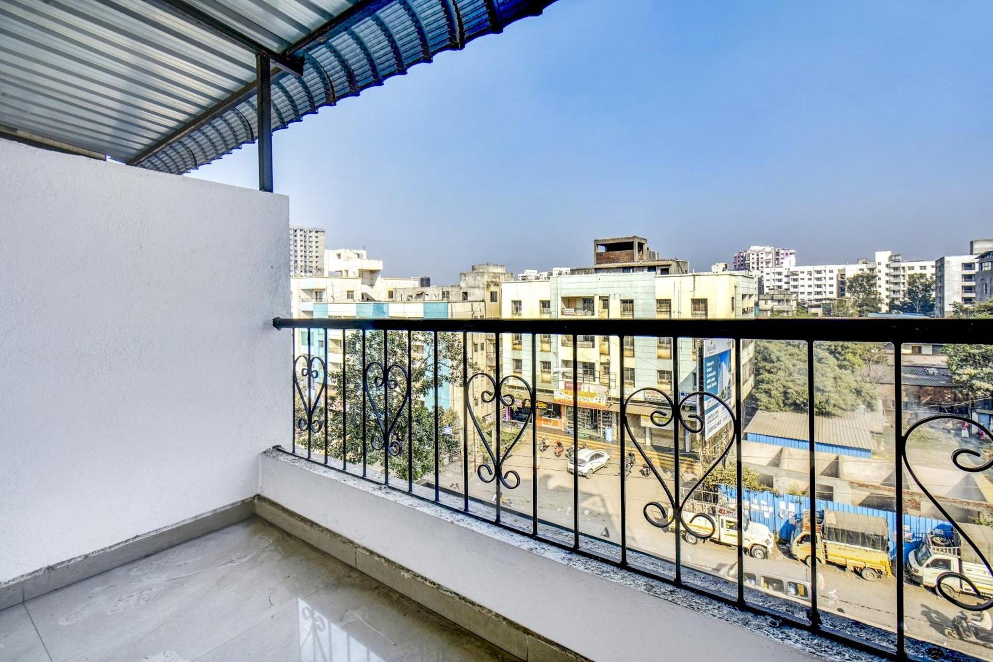 Townhouse Oak Hotel Chaitanya Executive Near Fun Time Multiplex Pune Ngoại thất bức ảnh
