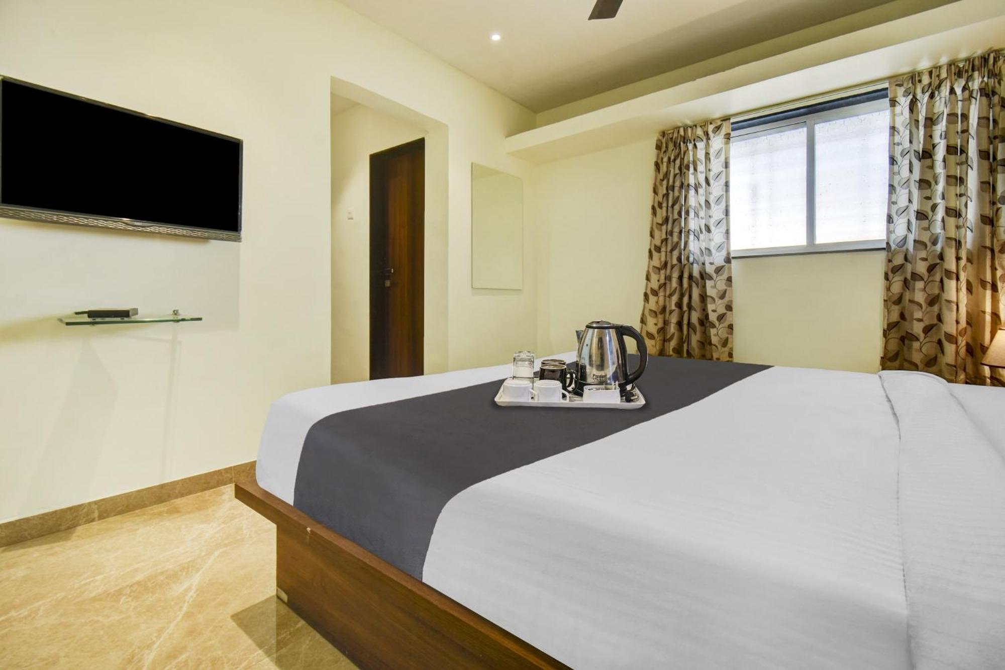 Townhouse Oak Hotel Chaitanya Executive Near Fun Time Multiplex Pune Ngoại thất bức ảnh