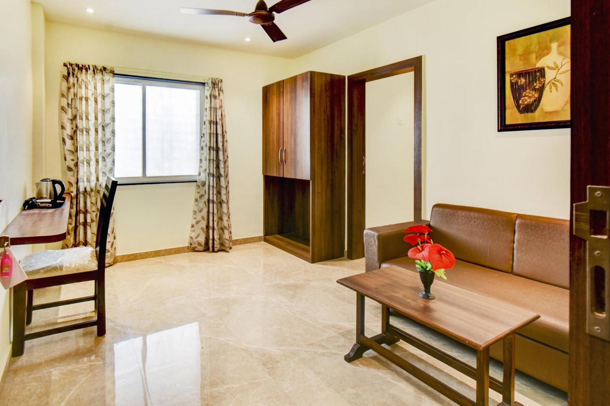Townhouse Oak Hotel Chaitanya Executive Near Fun Time Multiplex Pune Ngoại thất bức ảnh